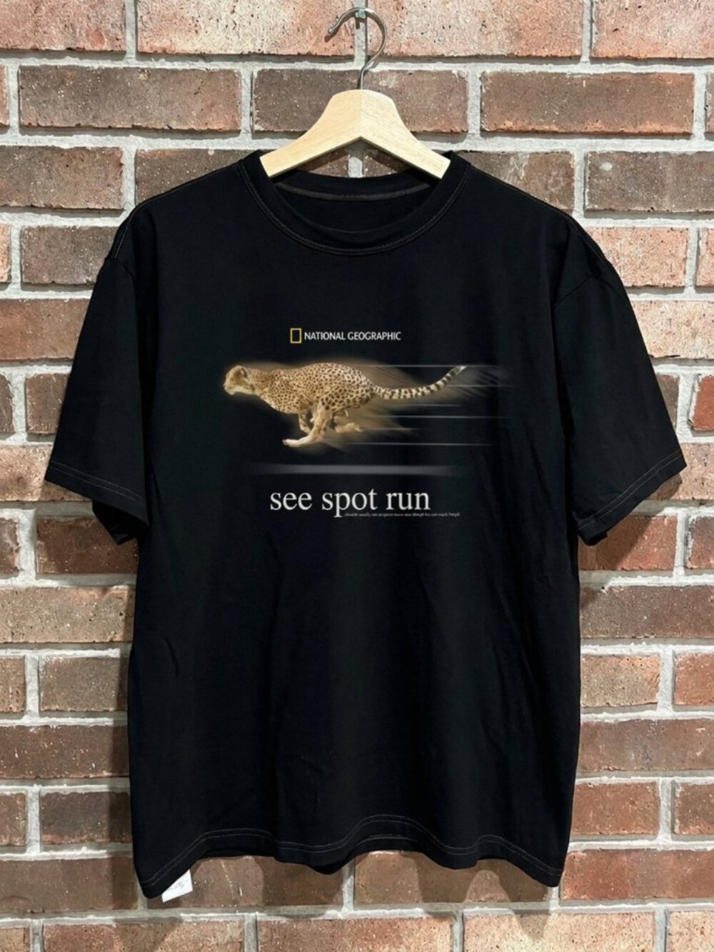 See Spot Run Cheetah t shirt  2001 National Geo Society Graphic Tee Reprint